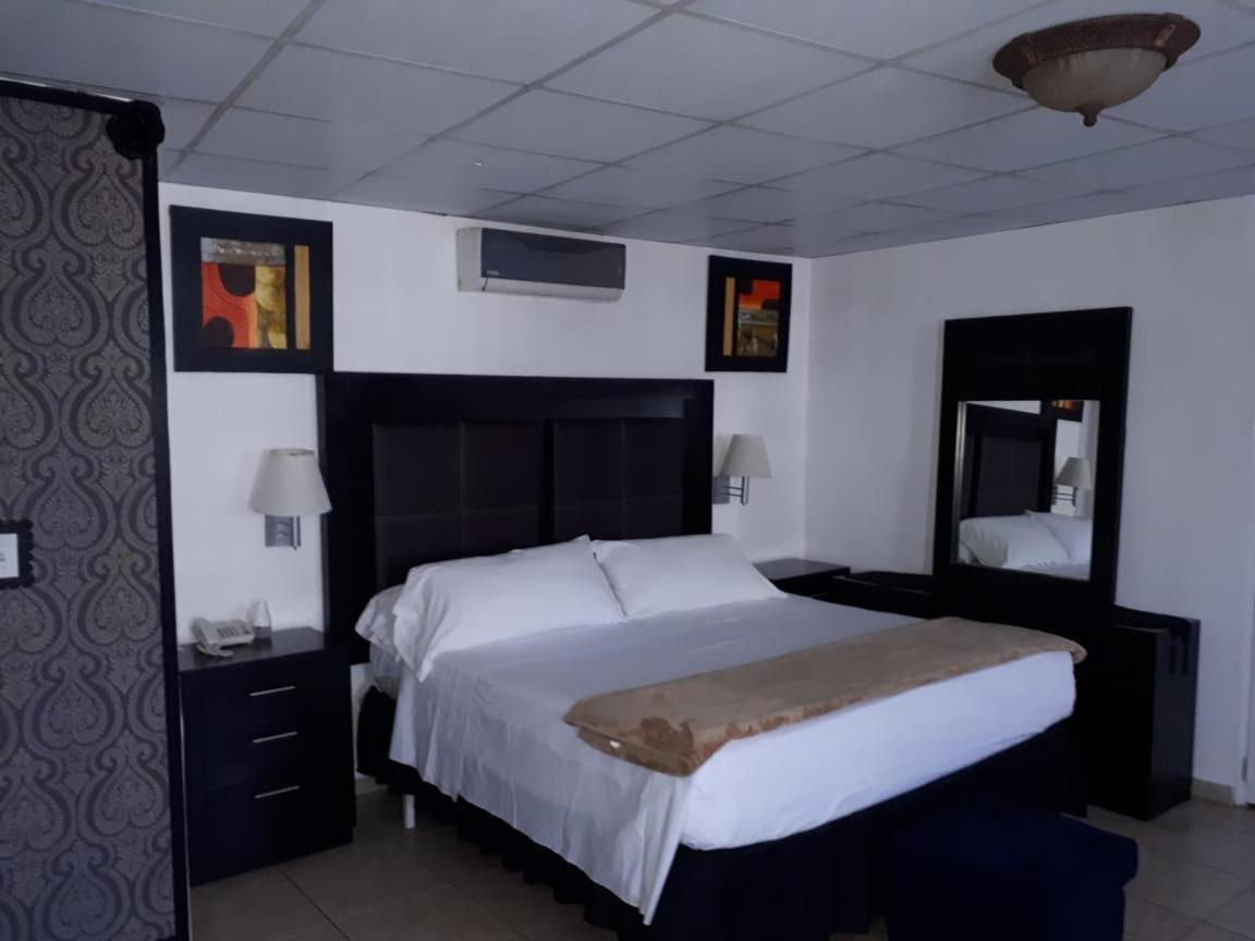 Hotel California Panama Buitenkant foto